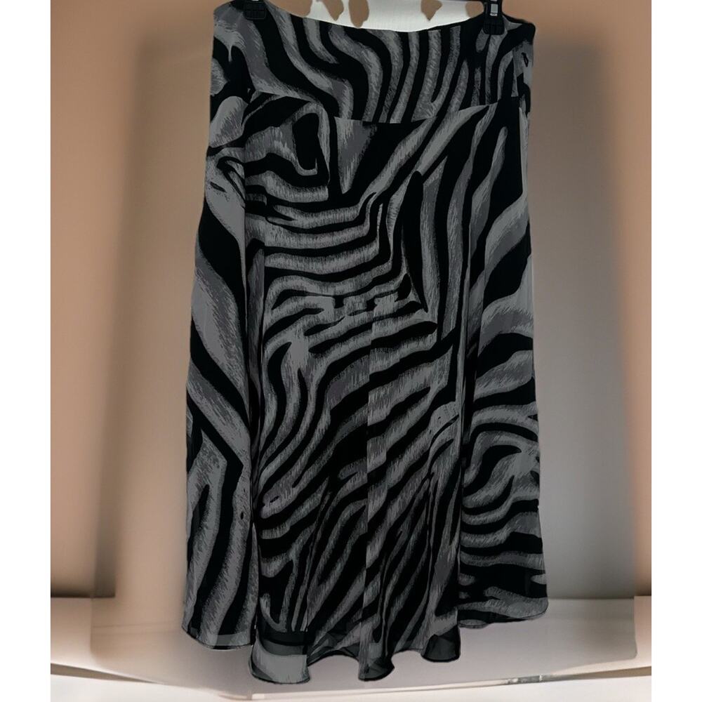 East 5th Woman Skirt 14 Black White Gray Zebra Print Fit & Flare Lined Zipper